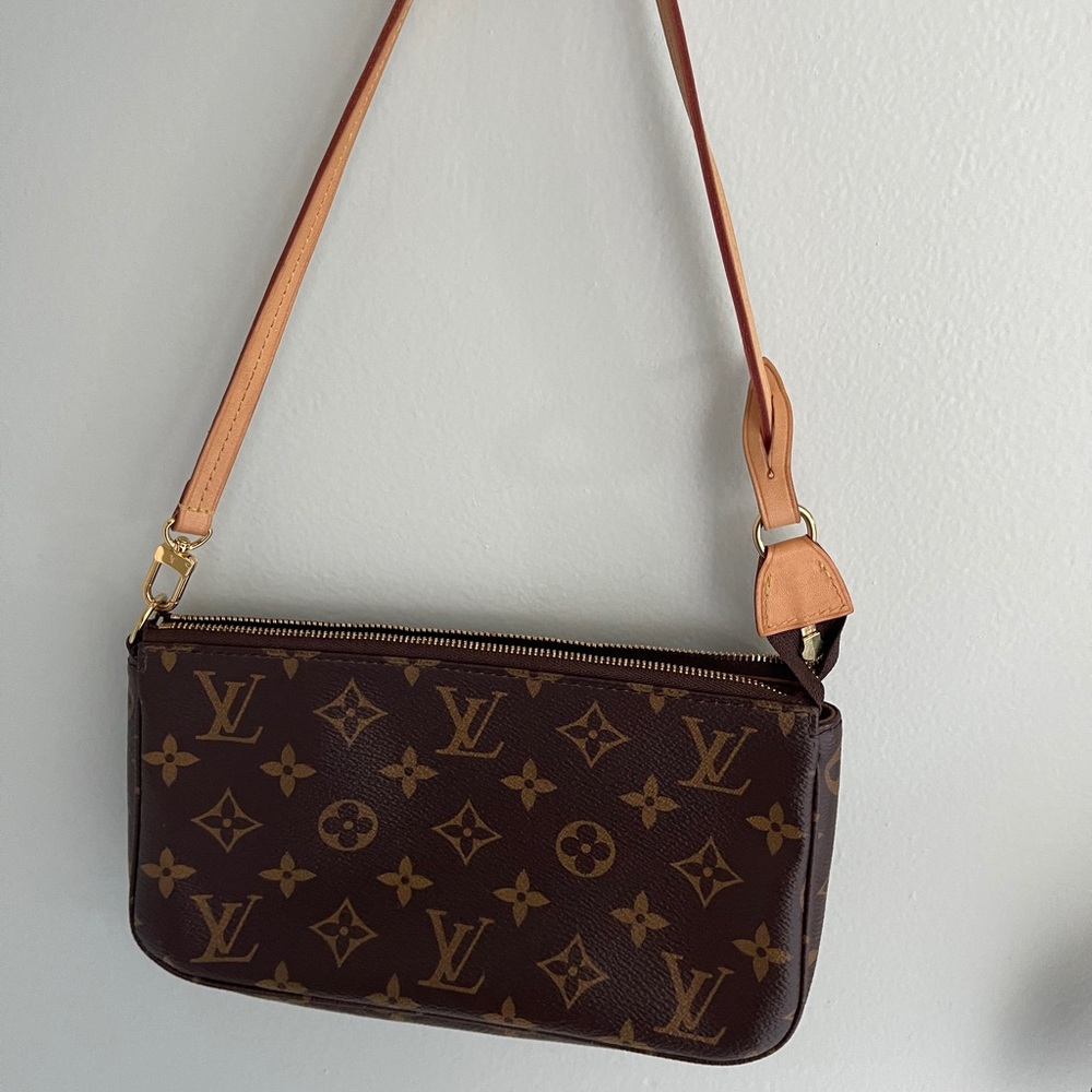 LV Pouch